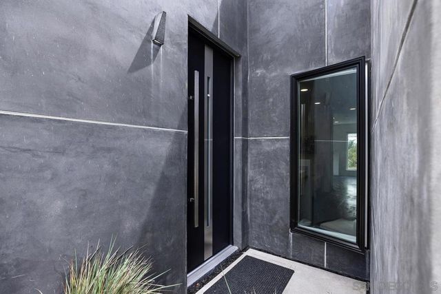 427 Hilmen Place, Solana Beach, CA 92075