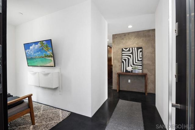 427 Hilmen Place, Solana Beach, CA 92075