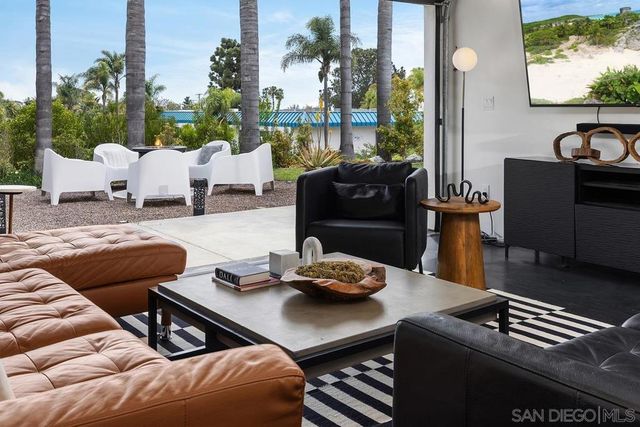 427 Hilmen Place, Solana Beach, CA 92075