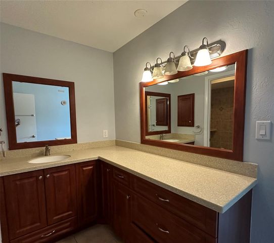 2105 PUEBLO CIRCLE V2, Sarasota, FL 34231