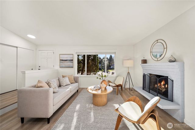 719 213 Street SE, Bothell, WA 98021