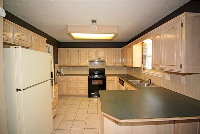 1205 SE 22nd Street, Bentonville, AR 72712