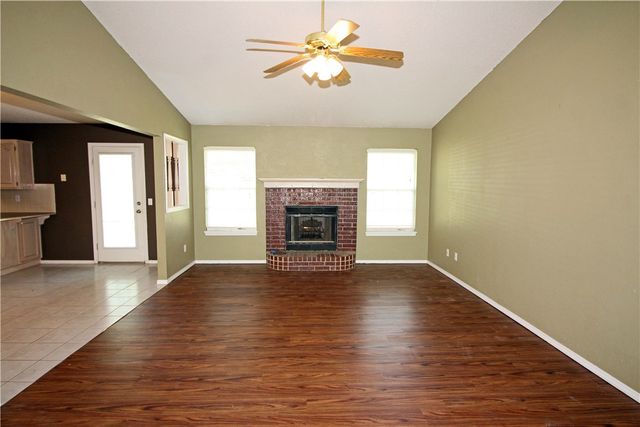 1205 SE 22nd Street, Bentonville, AR 72712