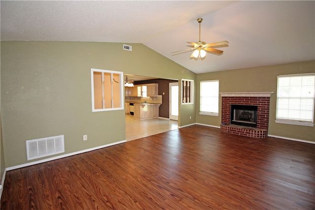 1205 SE 22nd Street, Bentonville, AR 72712