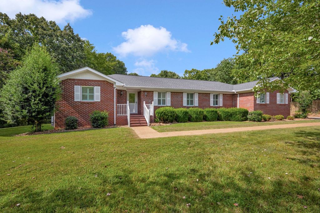 454 Powers Blvd, Waverly, TN 37185