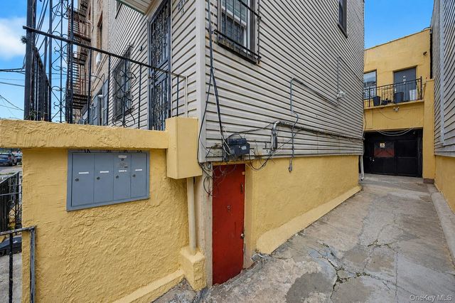 2108 Arthur Avenue, Bronx, NY 10457