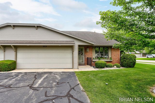 205 Parkside Drive, Zeeland, MI 49464