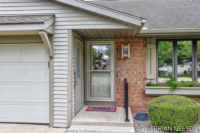 205 Parkside Drive, Zeeland, MI 49464
