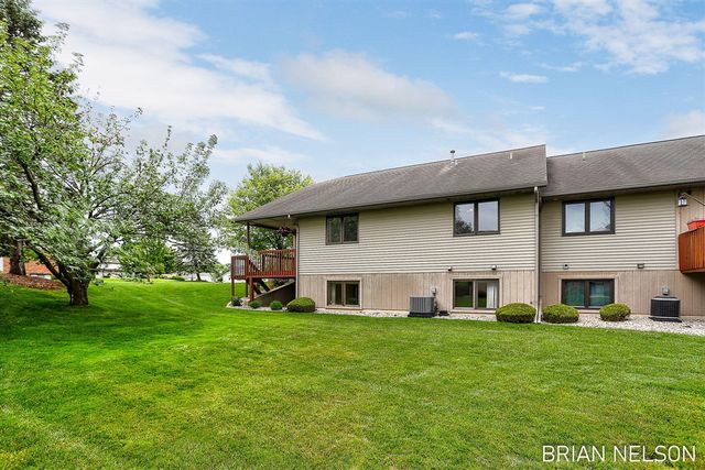205 Parkside Drive, Zeeland, MI 49464