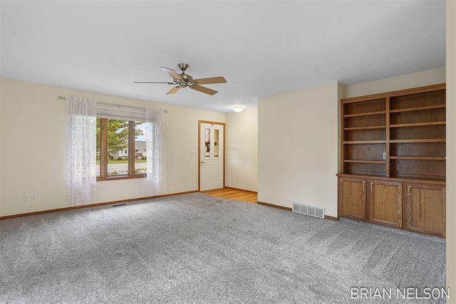 205 Parkside Drive, Zeeland, MI 49464