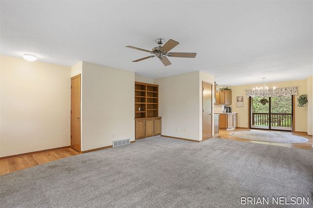 205 Parkside Drive, Zeeland, MI 49464