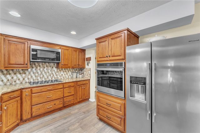 8 Hillcrest Drive, Holiday Island, AR 72631