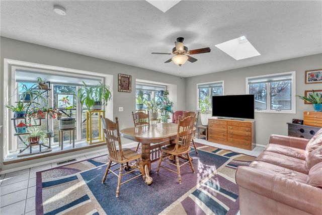 8 Hillcrest Drive, Holiday Island, AR 72631