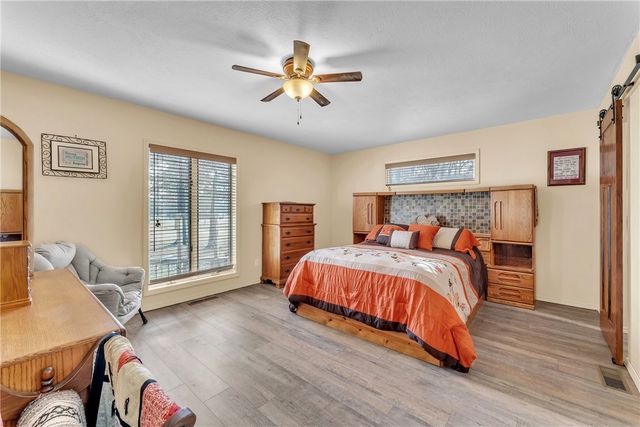 8 Hillcrest Drive, Holiday Island, AR 72631