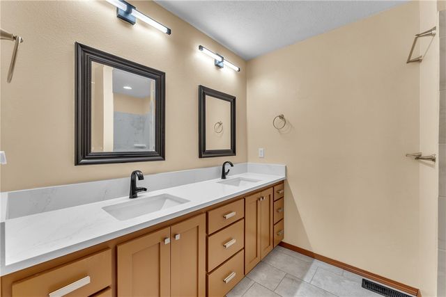 8 Hillcrest Drive, Holiday Island, AR 72631