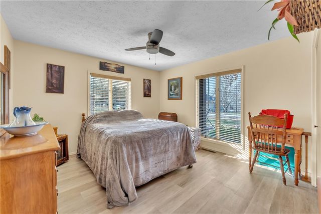 8 Hillcrest Drive, Holiday Island, AR 72631