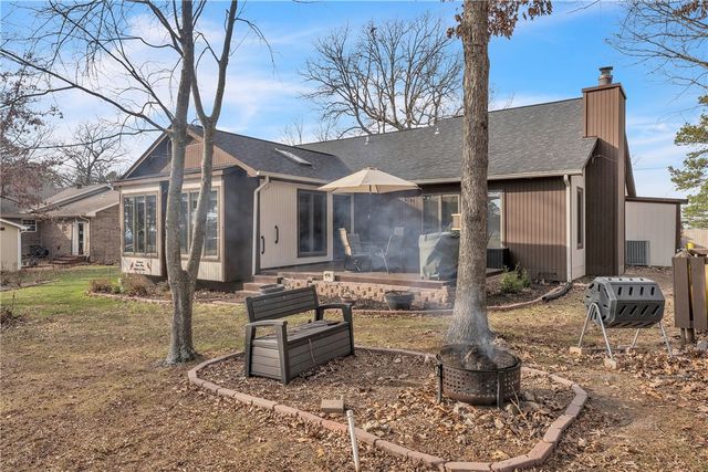 8 Hillcrest Drive, Holiday Island, AR 72631