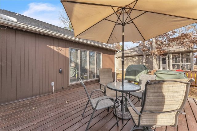 8 Hillcrest Drive, Holiday Island, AR 72631