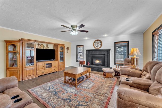 8 Hillcrest Drive, Holiday Island, AR 72631