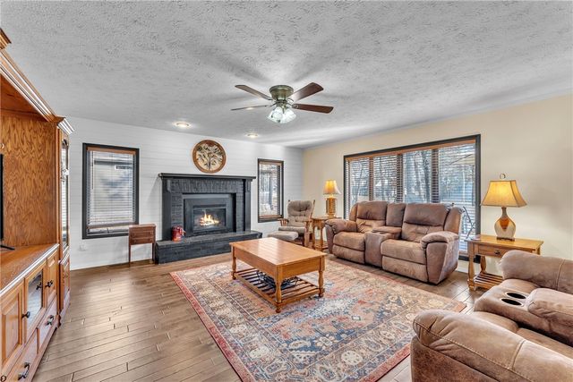 8 Hillcrest Drive, Holiday Island, AR 72631