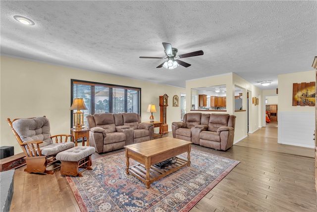 8 Hillcrest Drive, Holiday Island, AR 72631