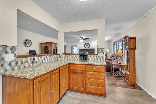 8 Hillcrest Drive, Holiday Island, AR 72631