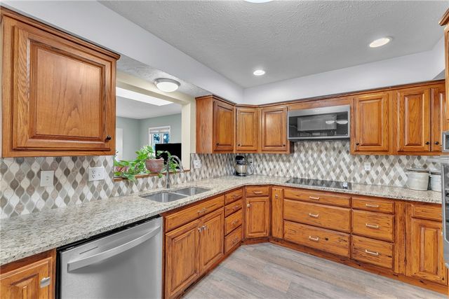 8 Hillcrest Drive, Holiday Island, AR 72631