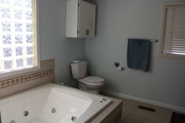 1719 Heathrow Dr, Cookeville, TN 38506