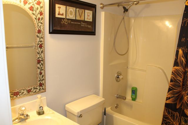 1719 Heathrow Dr, Cookeville, TN 38506