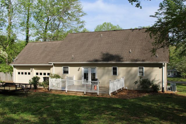 1719 Heathrow Dr, Cookeville, TN 38506