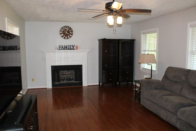1719 Heathrow Dr, Cookeville, TN 38506