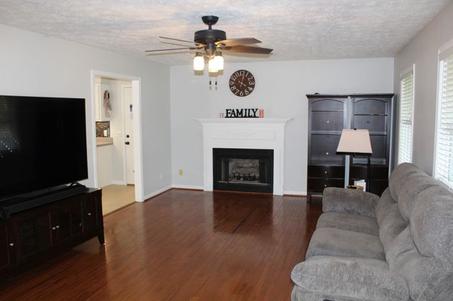 1719 Heathrow Dr, Cookeville, TN 38506