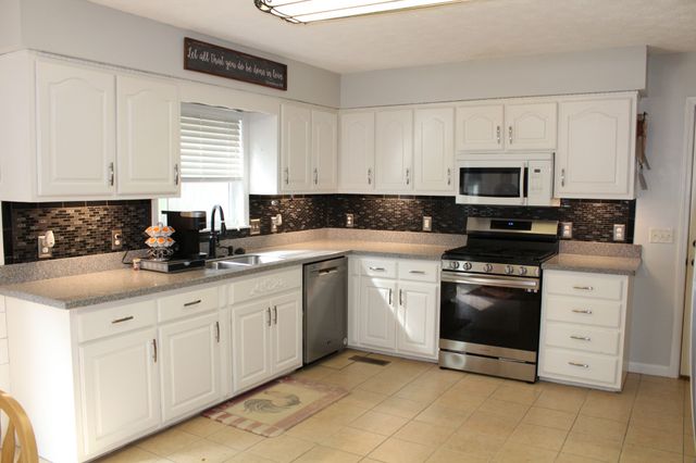 1719 Heathrow Dr, Cookeville, TN 38506