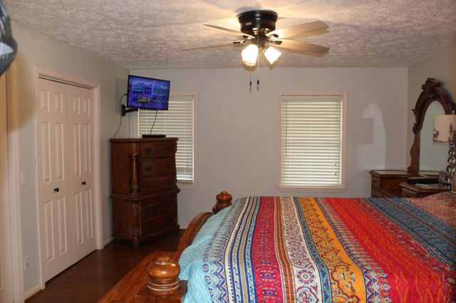 1719 Heathrow Dr, Cookeville, TN 38506