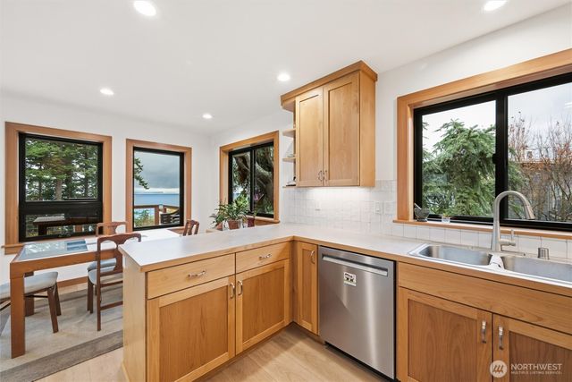 2533 Island View Lane, Lummi Island, WA 98262