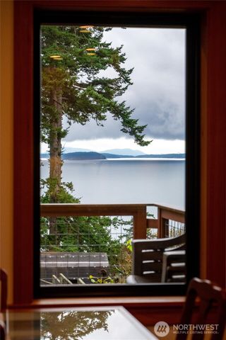 2533 Island View Lane, Lummi Island, WA 98262