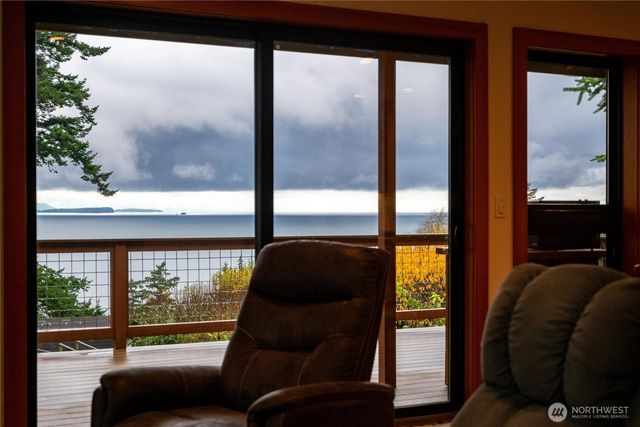 2533 Island View Lane, Lummi Island, WA 98262