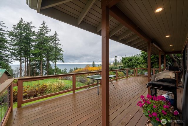 2533 Island View Lane, Lummi Island, WA 98262
