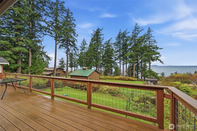 2533 Island View Lane, Lummi Island, WA 98262