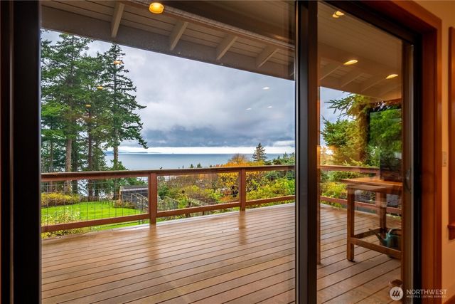 2533 Island View Lane, Lummi Island, WA 98262
