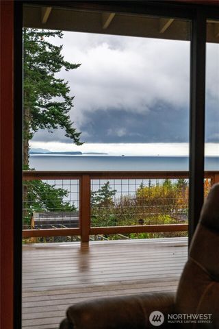 2533 Island View Lane, Lummi Island, WA 98262