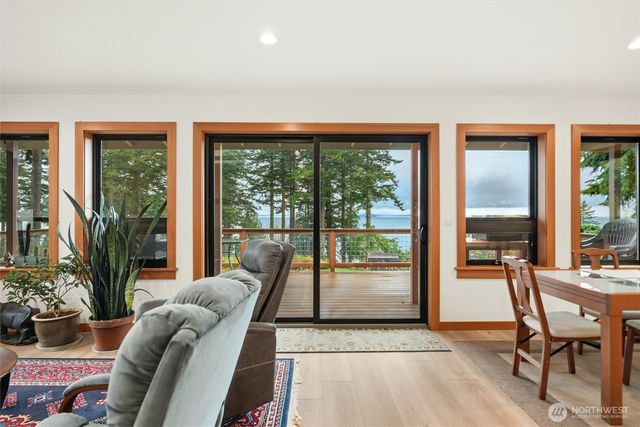 2533 Island View Lane, Lummi Island, WA 98262