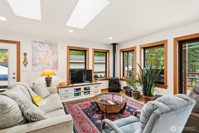 2533 Island View Lane, Lummi Island, WA 98262