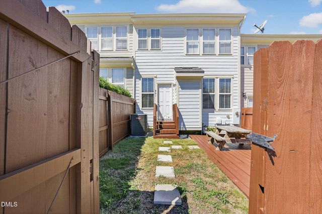 541 Village Loop Drive, Apex, NC 27502