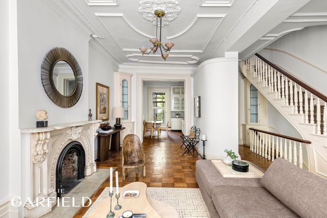 305 E 18TH Street, New York City, NY 10003