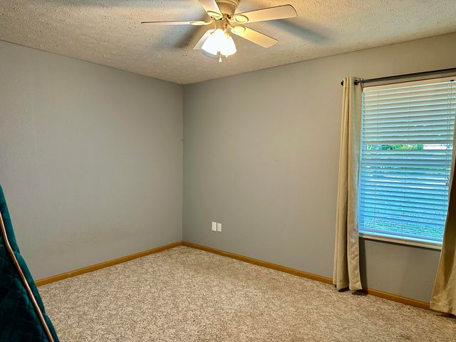 305 N Flint Avenue, Bolivar, MO 65613