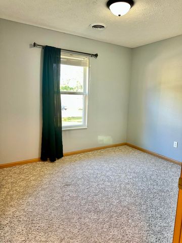 305 N Flint Avenue, Bolivar, MO 65613