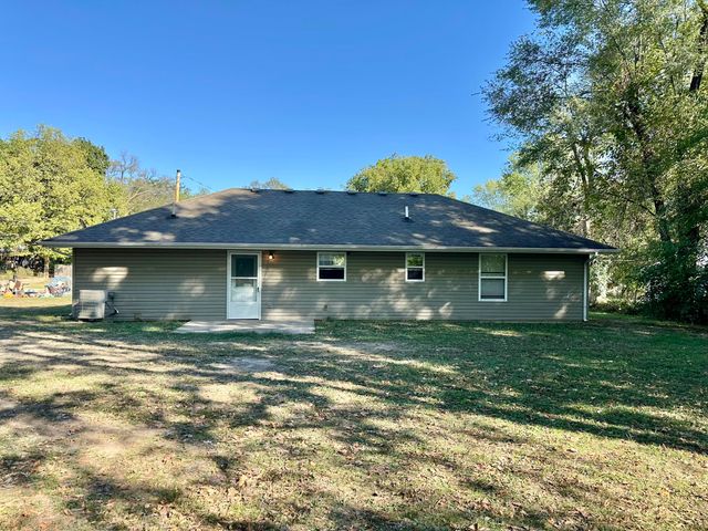 305 N Flint Avenue, Bolivar, MO 65613