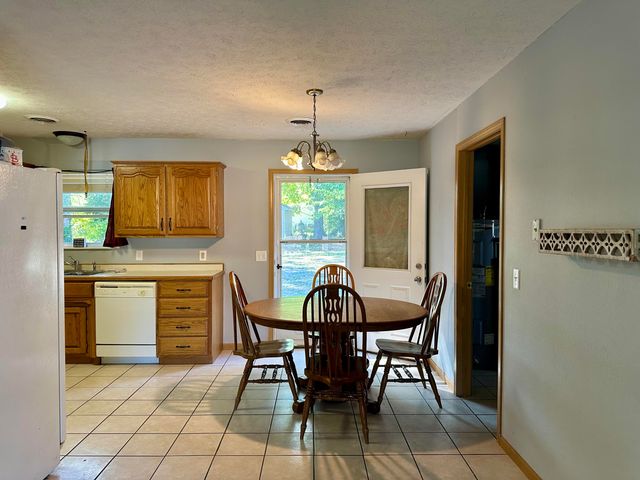 305 N Flint Avenue, Bolivar, MO 65613