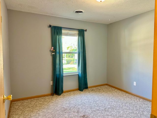 305 N Flint Avenue, Bolivar, MO 65613